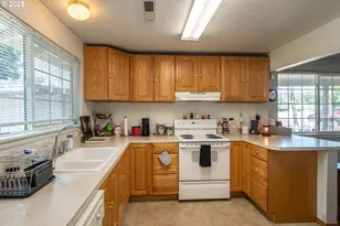 881 NE Newton Creek Dr, Roseburg, OR 97470 - Photo 18