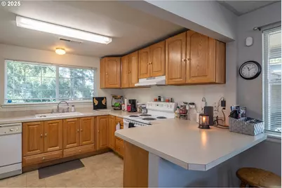 881 NE Newton Creek Dr, Roseburg, OR 97470 - Photo 14