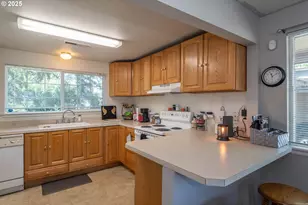 881 NE Newton Creek Dr, Roseburg, OR 97470 - Photo 14