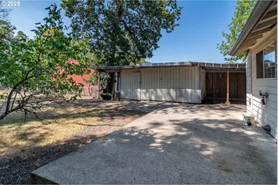 881 NE Newton Creek Dr, Roseburg, OR 97470 - Photo 36