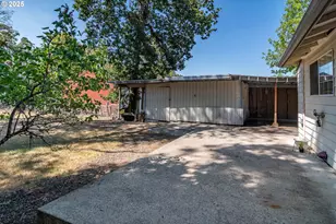 881 NE Newton Creek Dr, Roseburg, OR 97470 - Photo 36