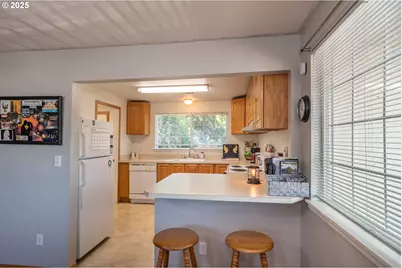 881 NE Newton Creek Dr, Roseburg, OR 97470 - Photo 12