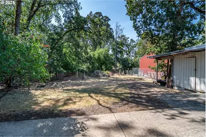 881 NE Newton Creek Dr, Roseburg, OR 97470 - Photo 32