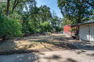 881 NE Newton Creek Dr, Roseburg, OR 97470 - Photo 32