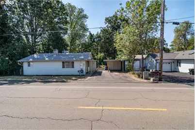 881 NE Newton Creek Dr, Roseburg, OR 97470 - Photo 4