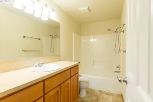 10538 SE Holgate Blvd, Portland, OR 97266 - Photo 16