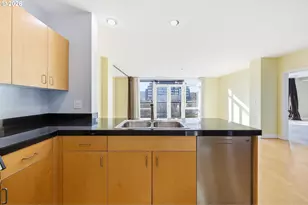 300 NW 8th Ave, Portland, OR 97209 - Photo 12