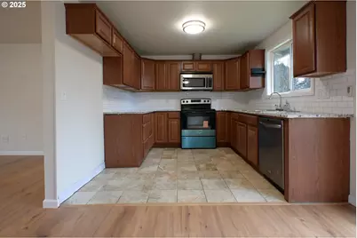 20375 SW Tammy Ct, Beaverton, OR 97078 - Photo 10