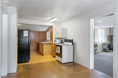 652 Chapman St, Gilchrist, OR 97737 - Photo 6