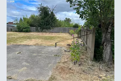 2045 Hollywood Dr NE, Salem, OR 97305 - Photo 2
