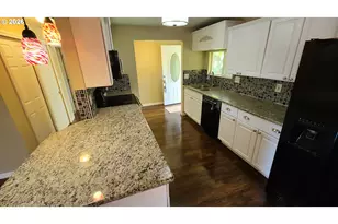 1022 K St, Washougal, WA 98671 - Photo 2