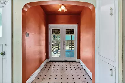 8906 N Willamette Blvd, Portland, OR 97203 - Photo 12