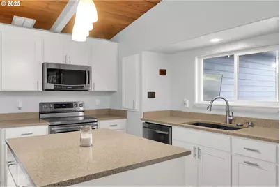 93215 Long Tom Dr, Cheshire, OR 97419 - Photo 8
