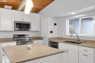93215 Long Tom Dr, Cheshire, OR 97419 - Photo 8