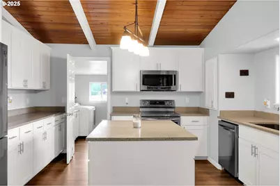 93215 Long Tom Dr, Cheshire, OR 97419 - Photo 6