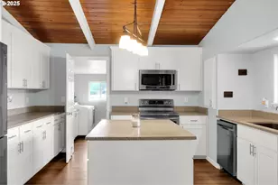 93215 Long Tom Dr, Cheshire, OR 97419 - Photo 6