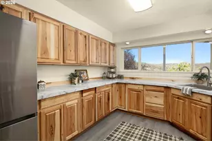 1402 Lookingglass Rd, Roseburg, OR 97471 - Photo 10
