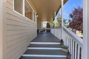 1402 Lookingglass Rd, Roseburg, OR 97471 - Photo 2