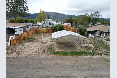 271 SE Robinson St, Winston, OR 97496 - Photo 1