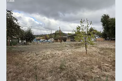 271 SE Robinson St, Winston, OR 97496 - Photo 2