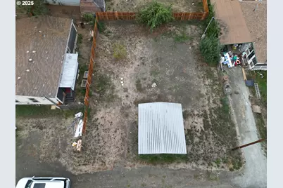 271 SE Robinson St, Winston, OR 97496 - Photo 14