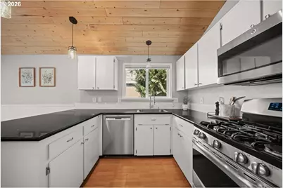 9620 N Edison St, Portland, OR 97203 - Photo 14