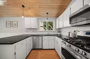 9620 N Edison St, Portland, OR 97203 - Photo 14