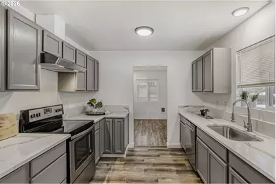 9002 NE Prescott St, Portland, OR 97220 - Photo 10