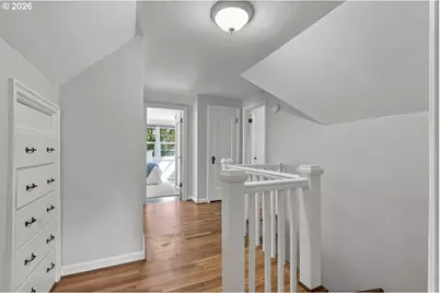 811 SW Evans St, Portland, OR 97219 - Photo 22