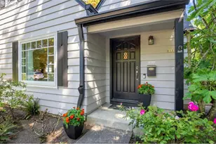811 SW Evans St, Portland, OR 97219 - Photo 2
