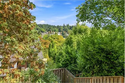 811 SW Evans St, Portland, OR 97219 - Photo 38