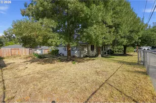 218 SW Westholm Ave, Grants Pass, OR 97526 - Photo 4