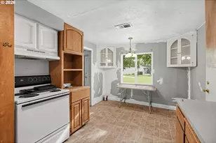 218 SW Westholm Ave, Grants Pass, OR 97526 - Photo 12