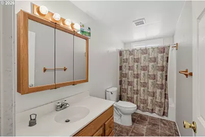 218 SW Westholm Ave, Grants Pass, OR 97526 - Photo 22