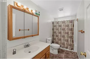218 SW Westholm Ave, Grants Pass, OR 97526 - Photo 22