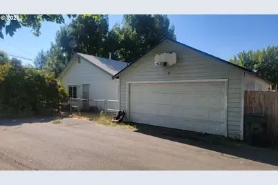 218 SW Westholm Ave, Grants Pass, OR 97526 - Photo 2