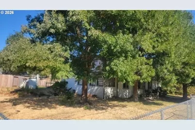 218 SW Westholm Ave, Grants Pass, OR 97526 - Photo 4