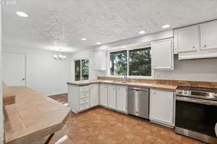 5568 SE Flavel Dr, Portland, OR 97206 - Photo 8