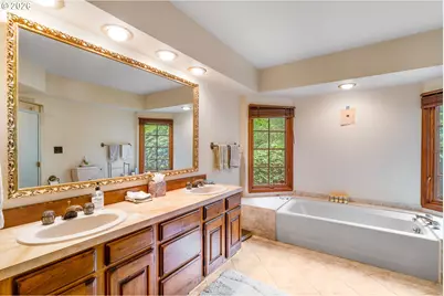 10000 SE Cambridge Ln, Milwaukie, OR 97222 - Photo 18