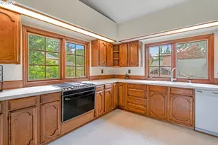 10000 SE Cambridge Ln, Milwaukie, OR 97222 - Photo 32