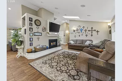 888 Wilson St, Woodburn, OR 97071 - Photo 10