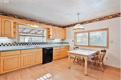 136 SW 3rd Ave, Castle Rock, WA 98611 - Photo 6