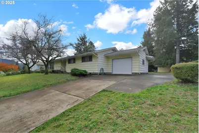 47960 W 1st St, Oakridge, OR 97463 - Photo 2