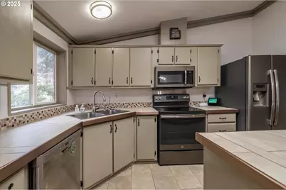 93356 Oakway Rd, Coos Bay, OR 97420 - Photo 18