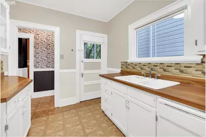 674 11th St, Astoria, OR 97103 - Photo 14