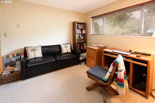 2545 Charnelton St, Eugene, OR 97405 - Photo 24