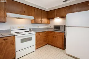 2545 Charnelton St, Eugene, OR 97405 - Photo 16