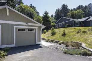2758 NE 19th St, Lincoln City, OR 97367 - Photo 2