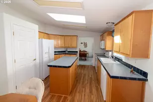 613 Glenbrook Cir, Florence, OR 97439 - Photo 14