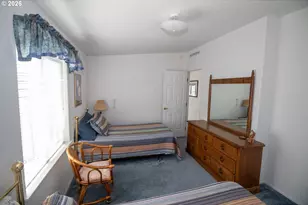 613 Glenbrook Cir, Florence, OR 97439 - Photo 32